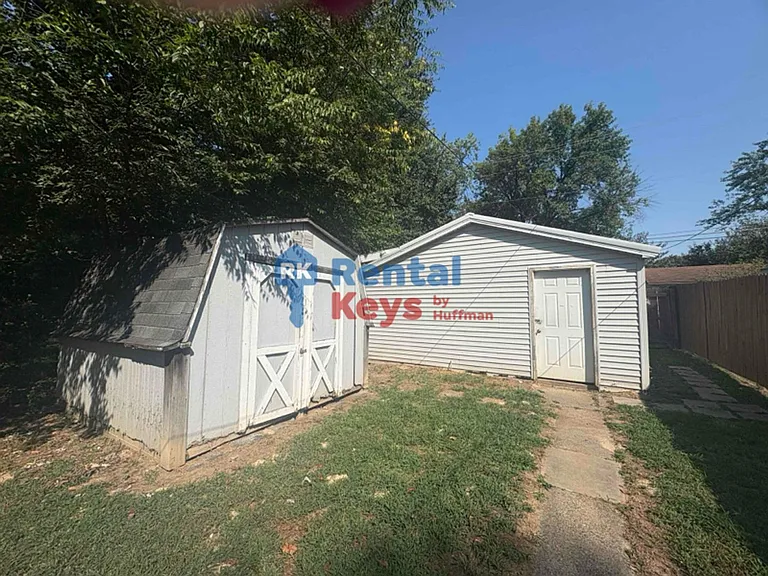 1418 Jackson Ave — Photo 3