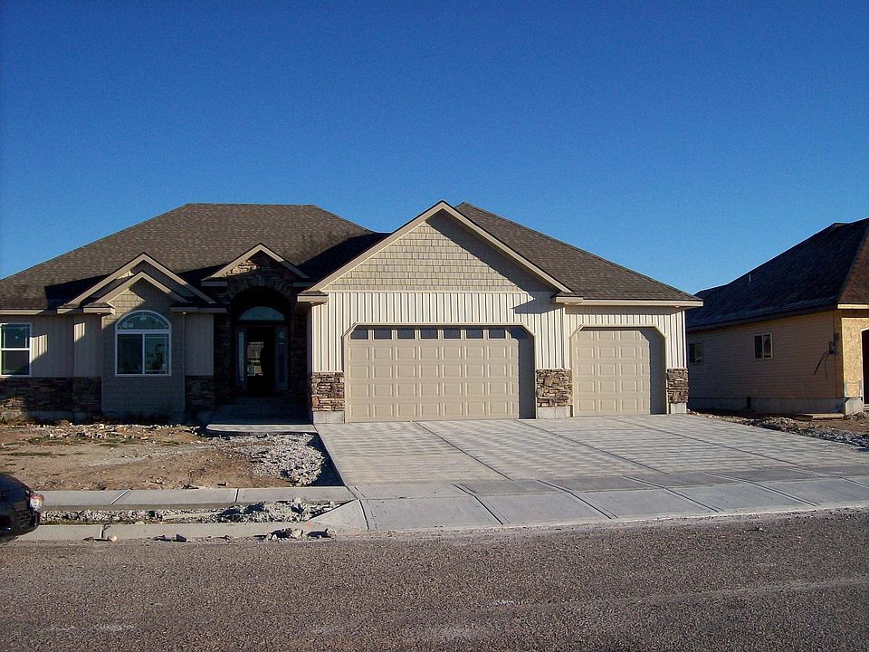 1st image of 366 Chateau Dr