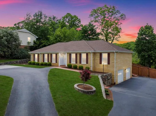 4949 Grape Tree Ln, Roanoke, VA 24018