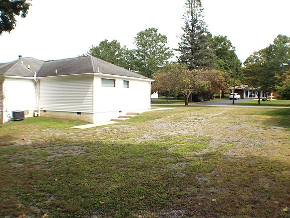 3rd image of 818 13th Ave