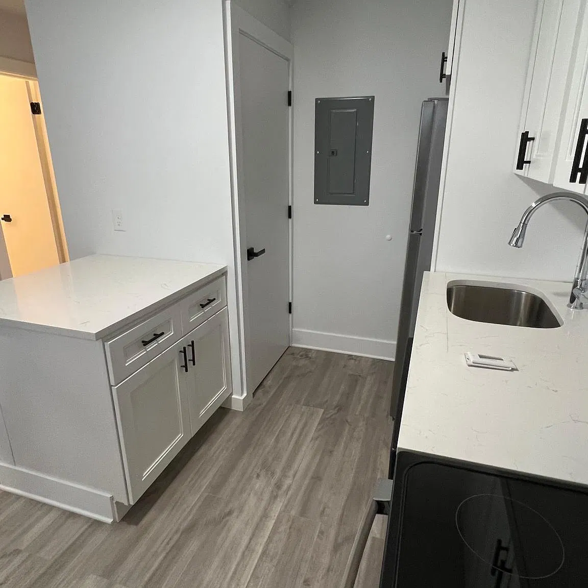185 Laurel St — Photo 2