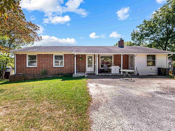 4th image of 135 Echo Valley Cir