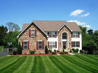 1 Swan Lake Dr, Garnet Valley, PA 19060