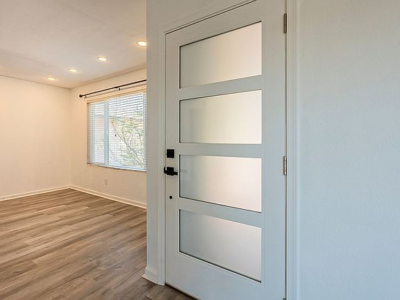 3rd image of 947 N 87th Way