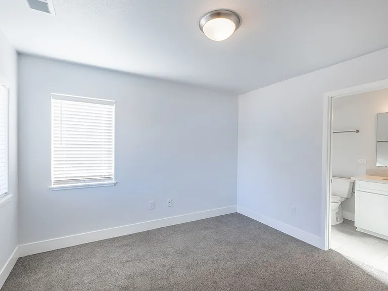 1056 Watt St — Photo 34