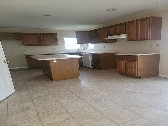 2nd image of 1180 Percha St