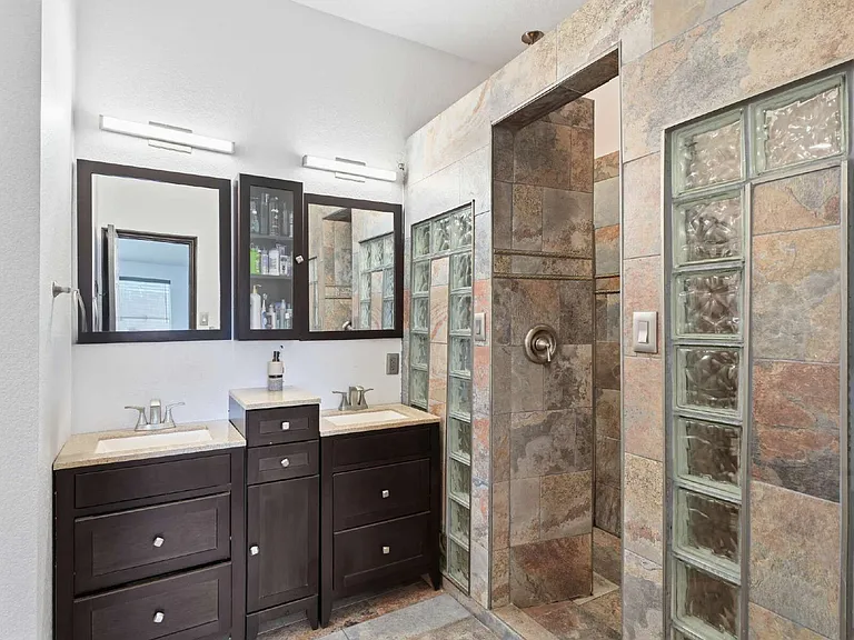 1039 Wood Brook Dr — Photo 4