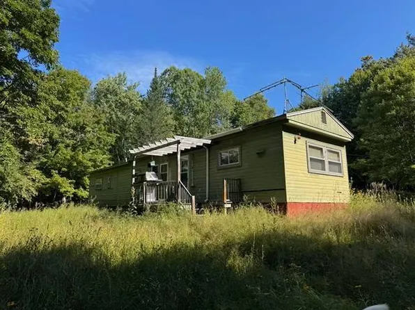 590 Orchard Dr, Wilton, ME 04294