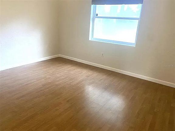 5th image of 916 Mayfair Cir