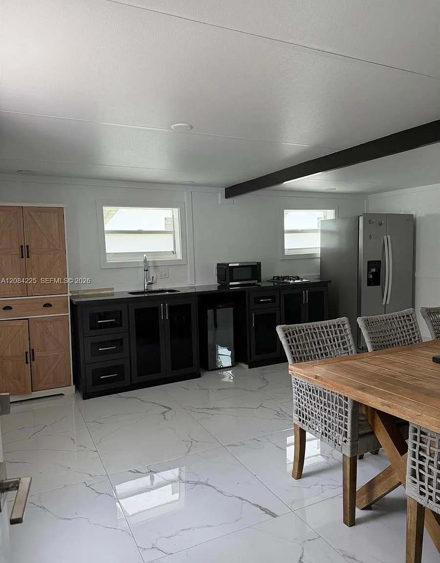 3 bed, 1375 sqft, $3,000 — Photo 1
