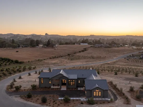 2055 Live Oak Farm Lane, Petaluma, CA 94952