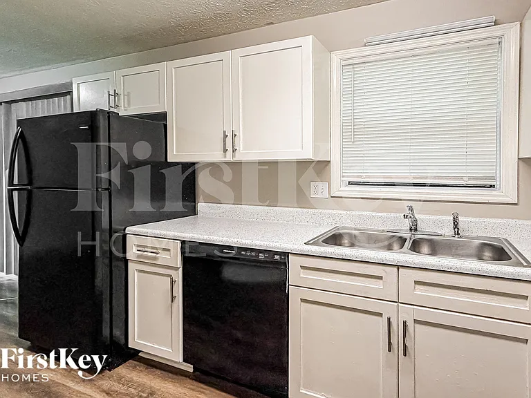 103 Walnut Way — Photo 7