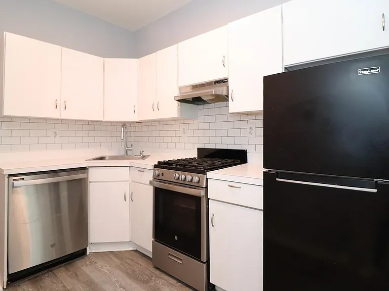 108 Adams St #4 — Photo 1