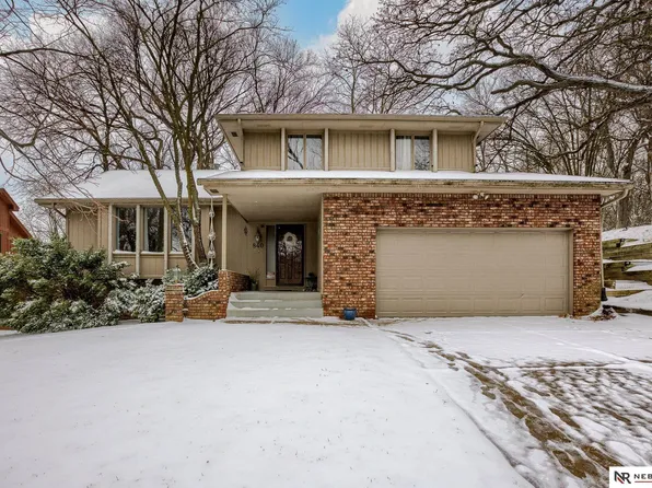 840 Hidden Hills Dr, Bellevue, NE 68005
