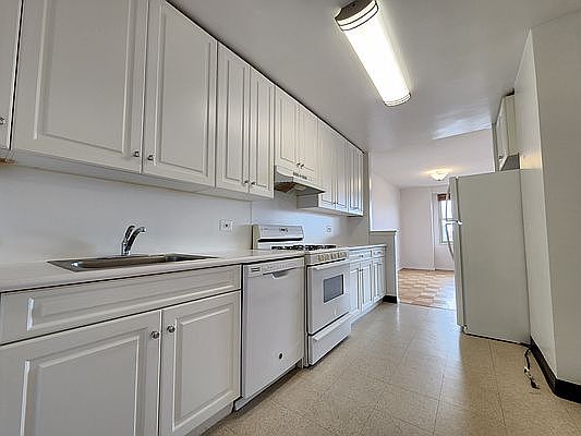 3rd image of 3660 Oxford Ave APT 14F