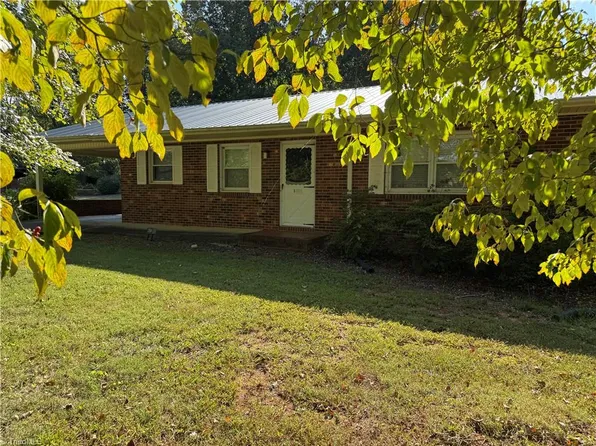 1471 W Westmoreland Rd, King, NC 27021