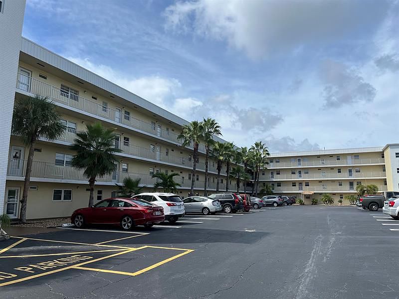 1st image of 2515 NE 1st Ct APT 411
