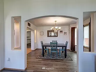 4 bed, 2104 sqft, $3,000 — Photo 3