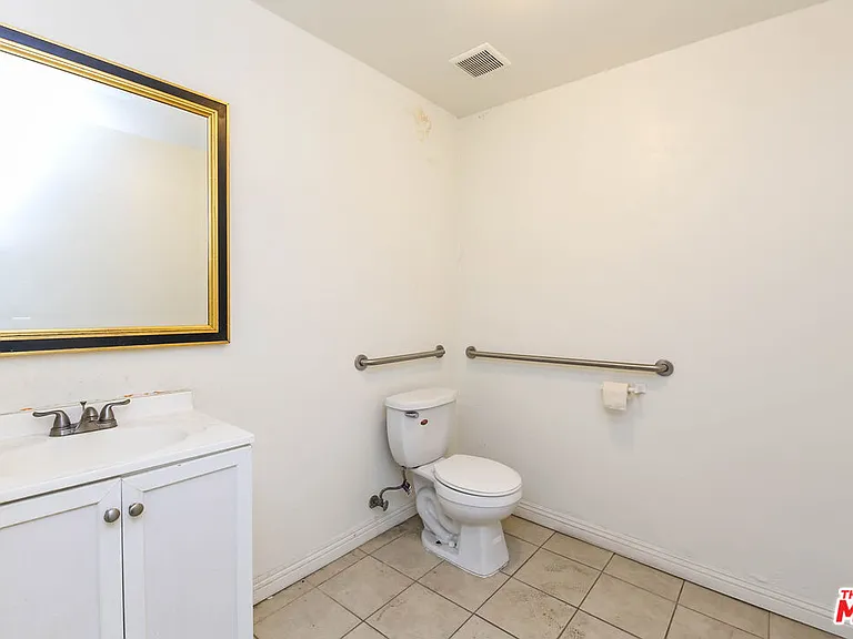 4015 W Olympic Blvd — Photo 11