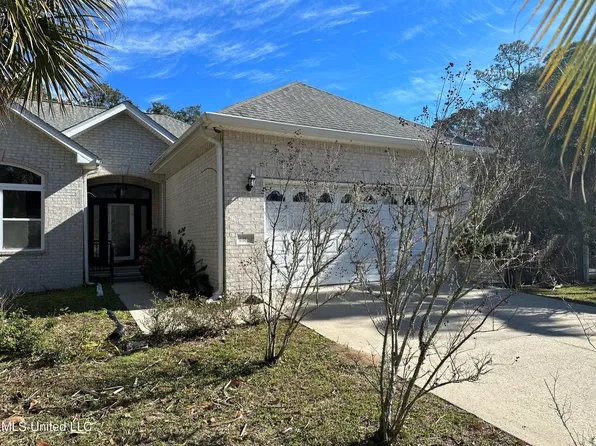2200 Rue Beaux Chenes, Ocean Springs, MS 39564
