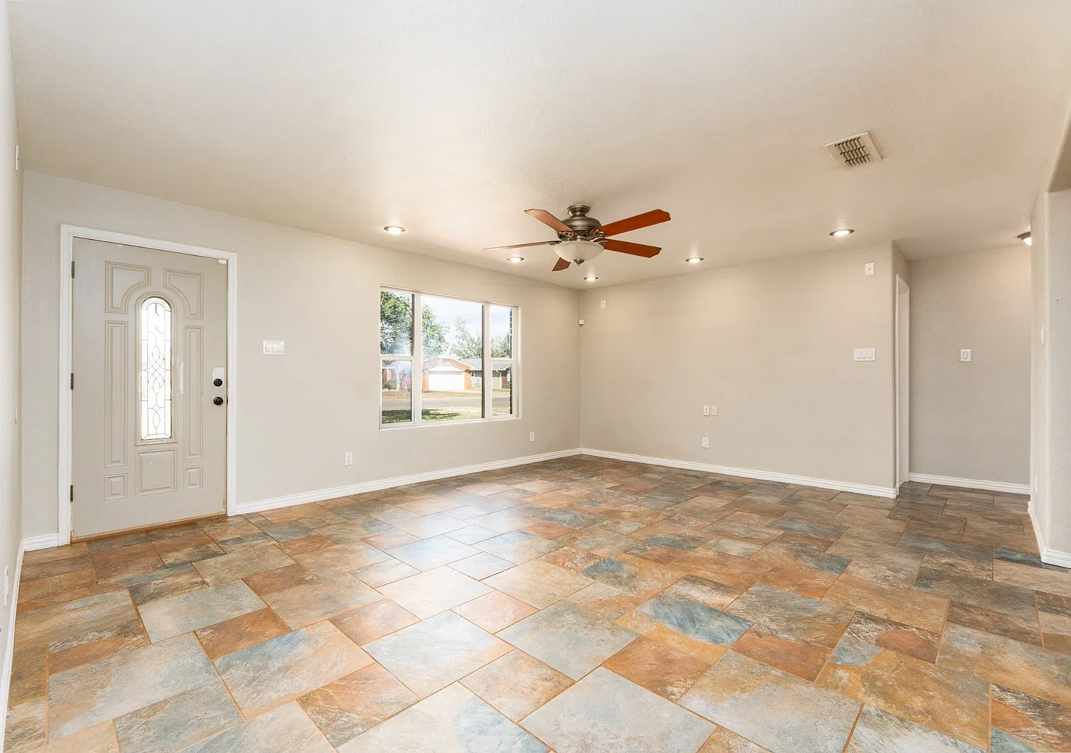 417 La Salle Dr — Photo 4