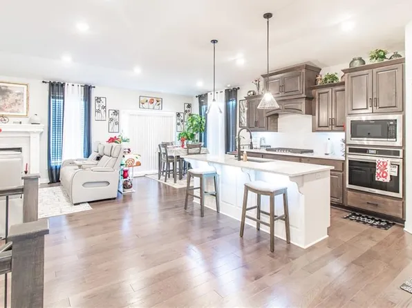 520 SE David Rd, Lees Summit, MO 64082
