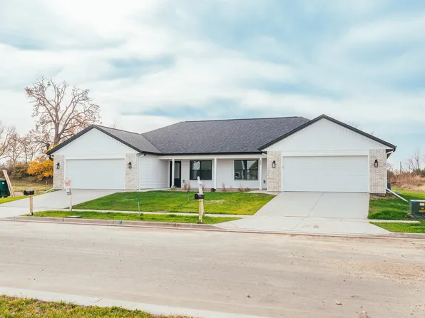 284 Santa Maria Dr, Arlington, WI 53911