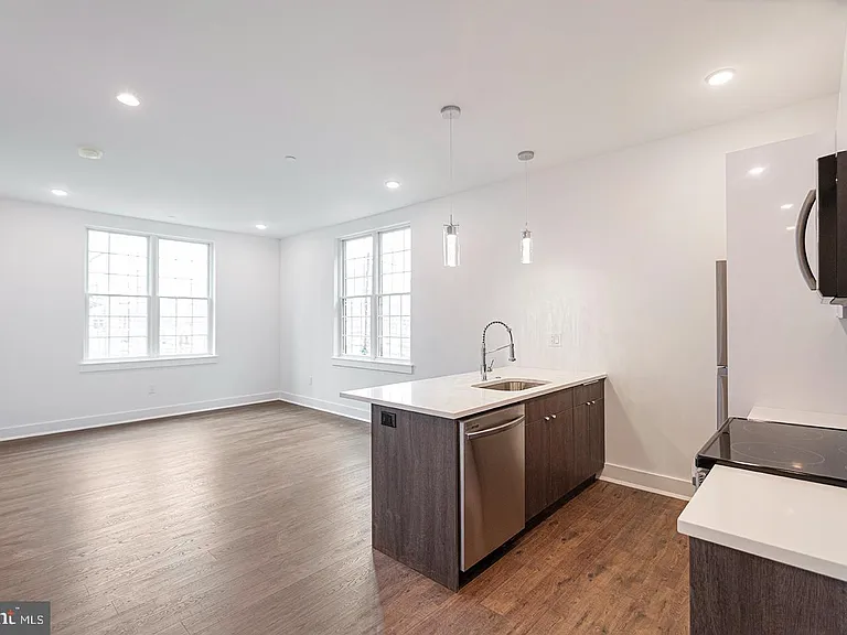 2623 Christian St #304 — Photo 1