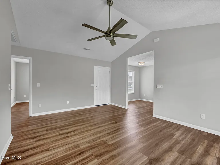 7005 Alamosa Dr — Photo 4