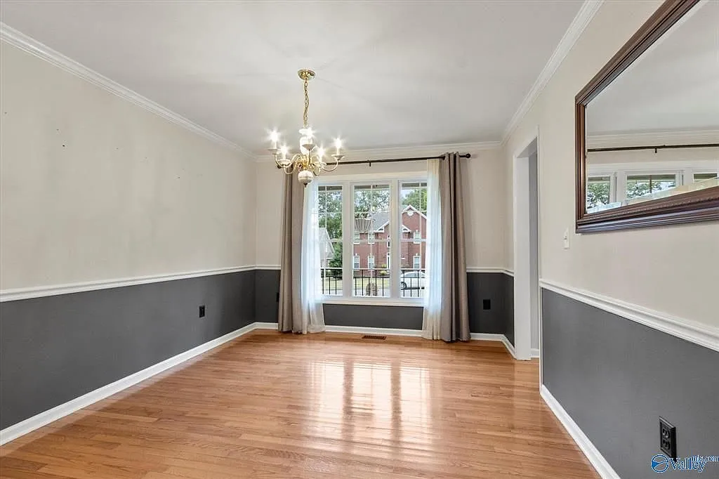 4 bed, 2.5 bath, 2880 sqft, $3,150 — Photo 2