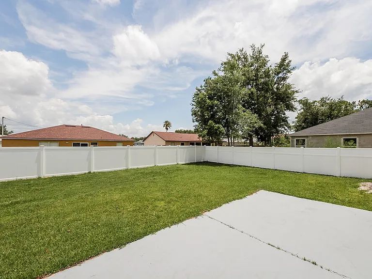 330 Medina Ct — Photo 14