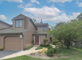 950 Shoreline Rd #903, Barrington, IL 60010