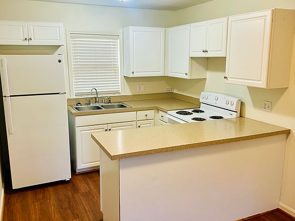 3rd image of 730 Kentucky Pkwy #730