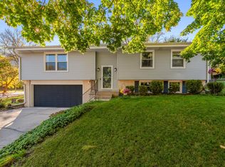 2212 Gatekeeper Ct, Waukesha, WI 53188