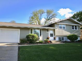 1920 Wisteria Rd, Rockford, IL 61107