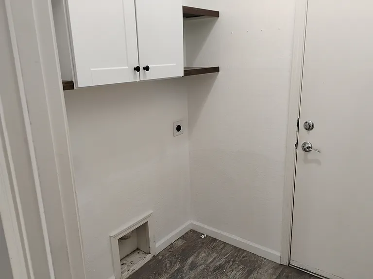 3285 E Lafayette Ave — Photo 21