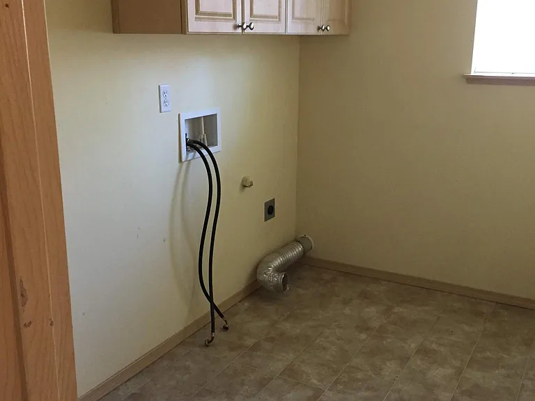 359 N Locust Ln — Photo 4