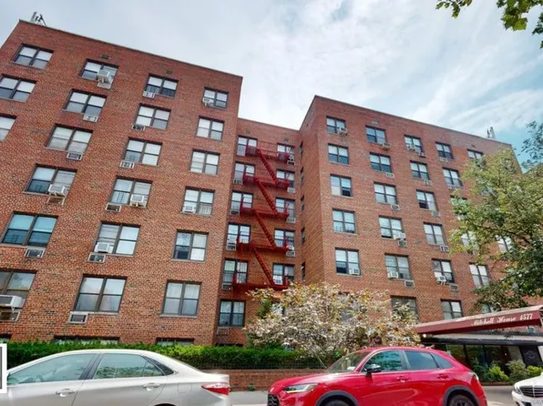 1577 East 17th Street 2M image 1 of 8