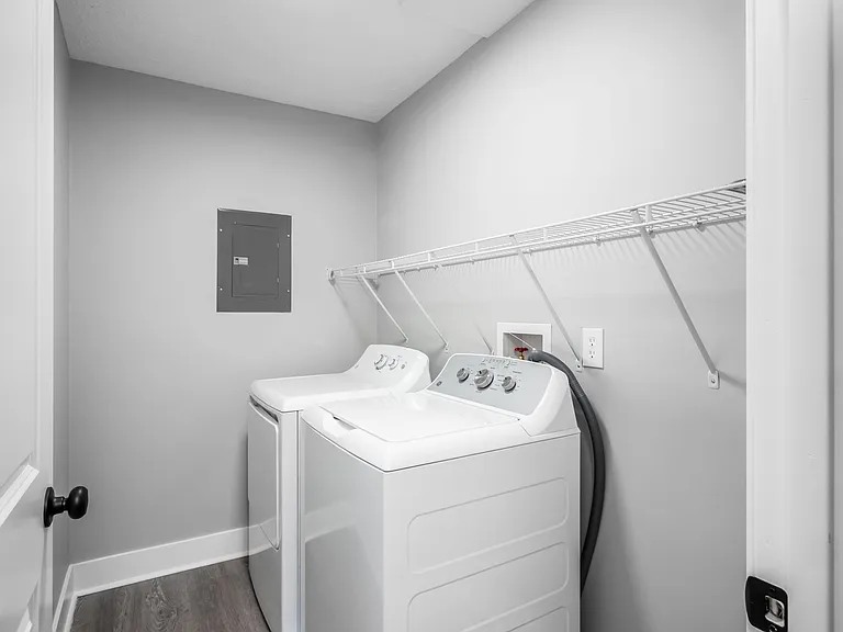 Stoney Creek Apartments — Photo 9