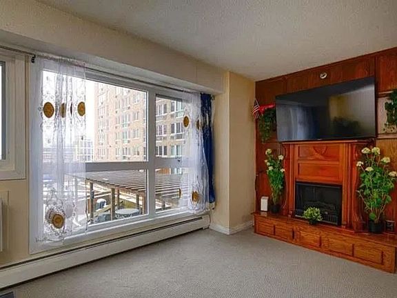 5th image of 433 S 7th St APT 1613