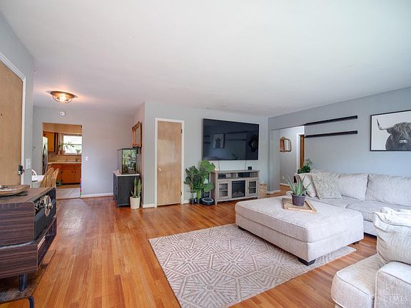 3rd image of 1108 Betty Ln