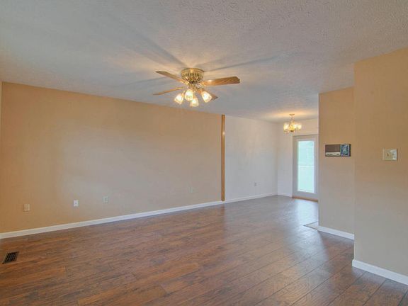 5th image of 1426 Woodpointe Dr