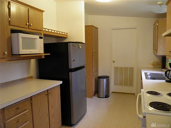 5th image of 254 Canal Ln