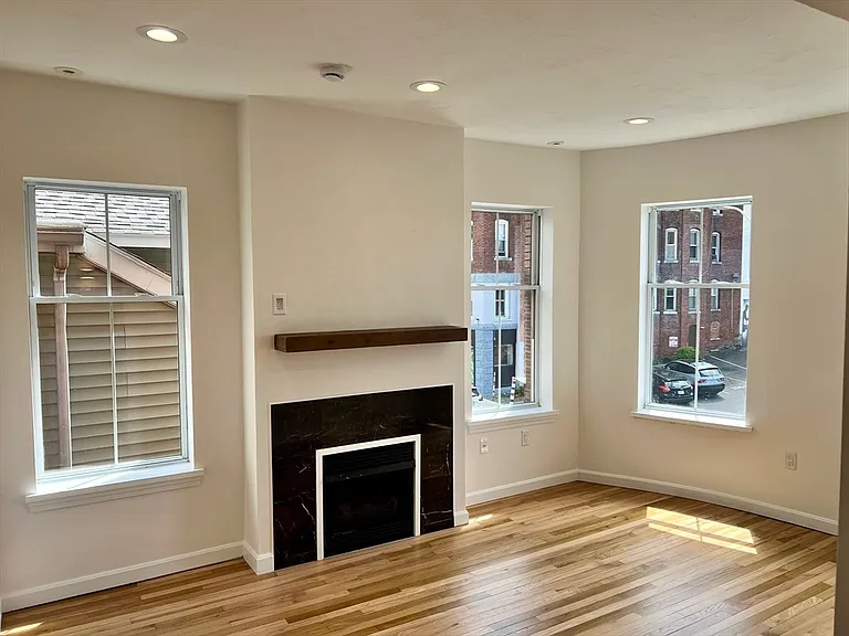 257 Pleasant St #8 — Photo 10