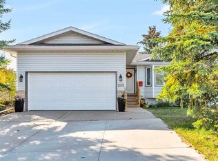 1318 N Whitfield Ave, Crossfield, AB T0M 0S0