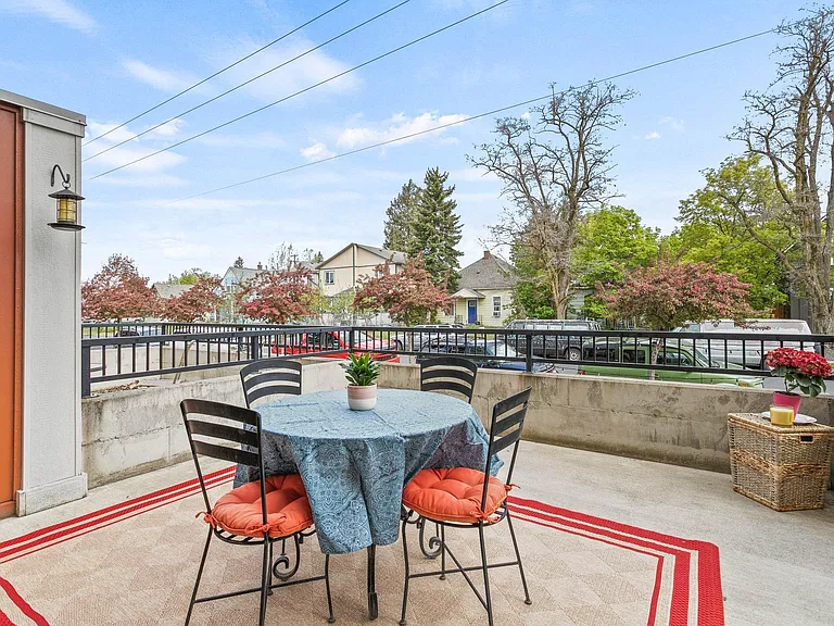 2207 W Bridge Ave — Photo 11