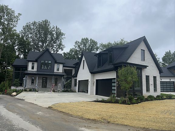 4th image of 1597 Forest Hills Dr