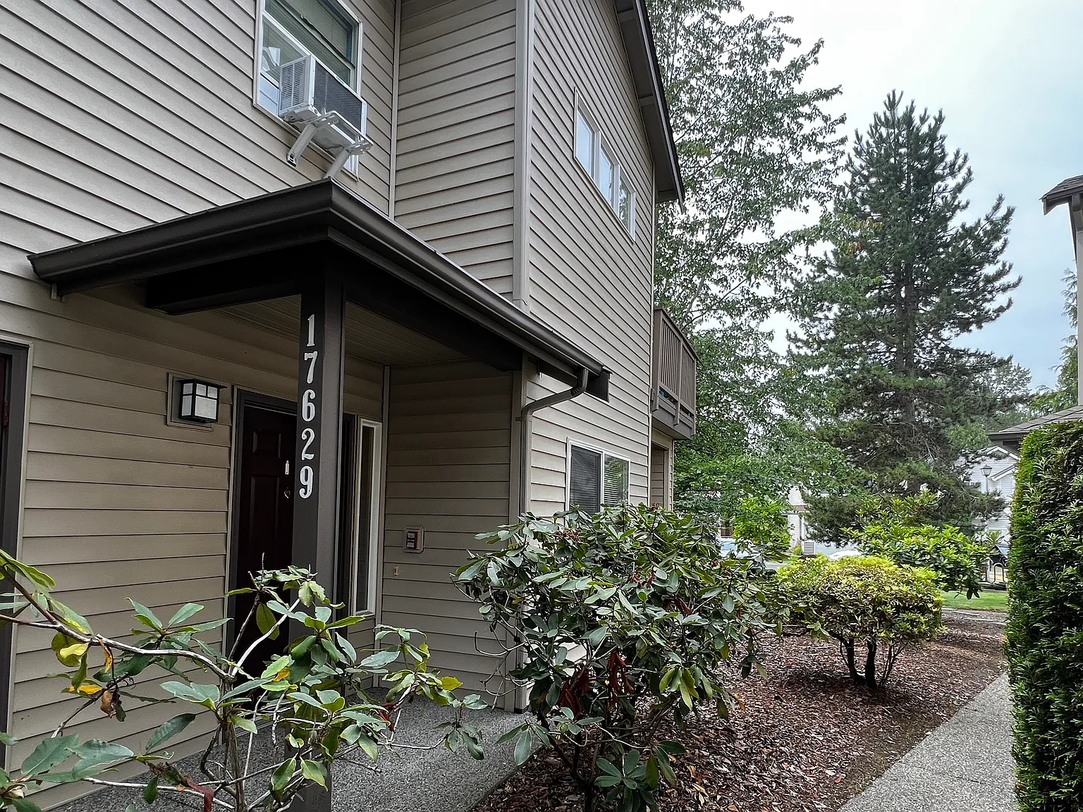 2 bed, 1072 sqft, $2,400 — Photo 2