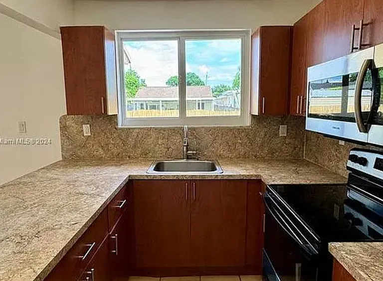 537 NW 44th Ave — Photo 10