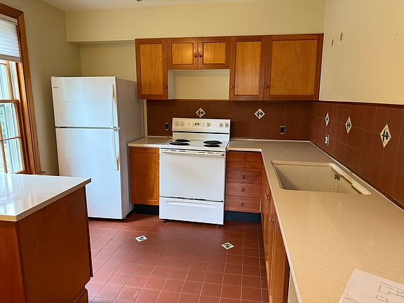 Kitchen, new quartz countertops